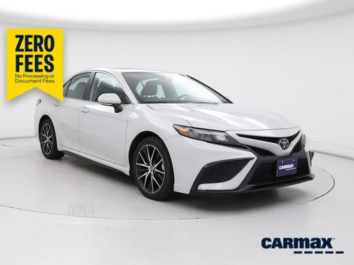 White 2023 Toyota Camry SE
