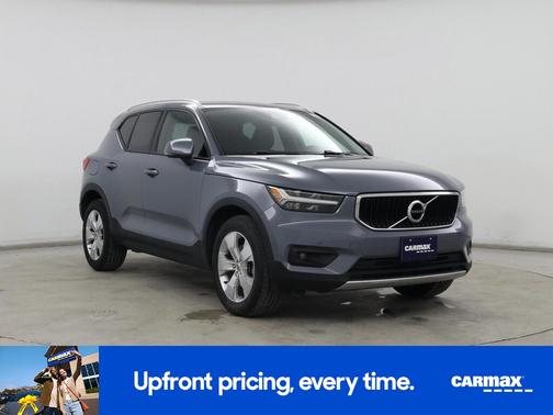 2022 Volvo XC40 T5 Momentum