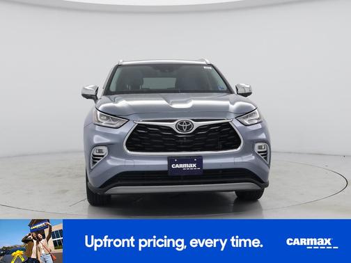 Gray 2023 Toyota Highlander Platinum