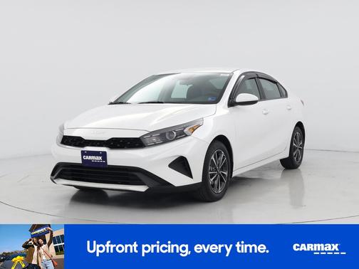 White 2024 Kia Forte LXS