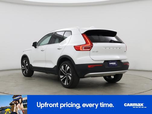 2024 Volvo XC40 B5 Ultimate Bright Theme