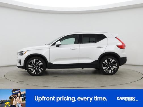 2024 Volvo XC40 B5 Ultimate Bright Theme