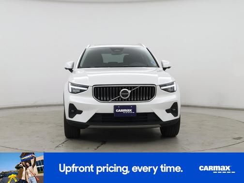 2024 Volvo XC40 B5 Ultimate Bright Theme
