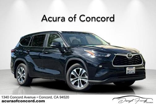 Midnight Black Metallic 2024 Toyota Highlander XLE