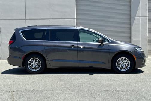 2022 Chrysler Pacifica Touring-L