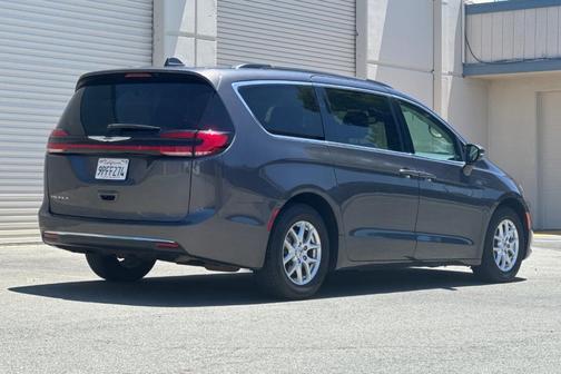 2022 Chrysler Pacifica Touring-L