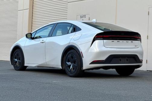 2023 Toyota Prius LE