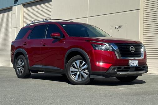 2023 Nissan Pathfinder SL