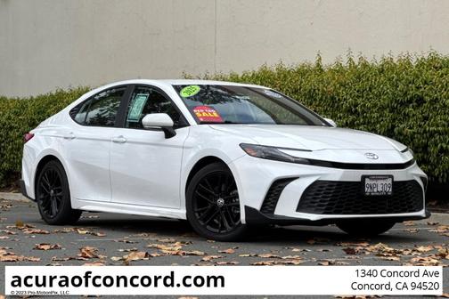 2025 Toyota Camry SE