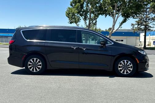 2021 Chrysler Pacifica Hybrid Touring L