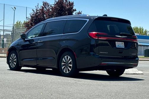 2021 Chrysler Pacifica Hybrid Touring L