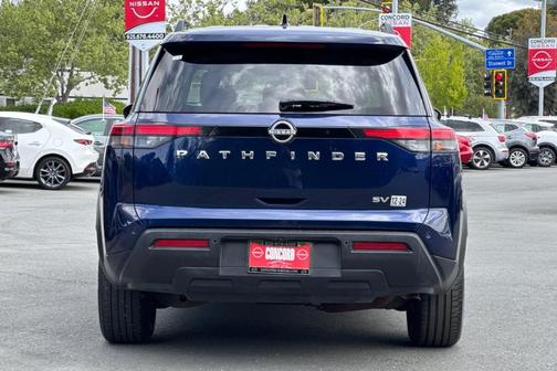 2022 Nissan Pathfinder SV