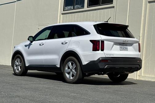 2023 Kia Sorento LX