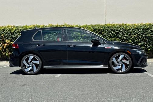 Mythos Black Metallic 2024 Volkswagen Golf GTI 2.0T S