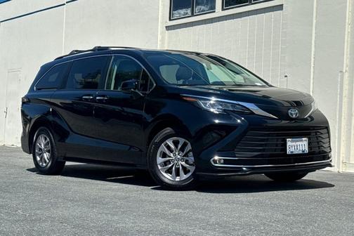 2022 Toyota Sienna XLE