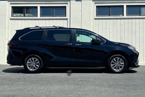 2022 Toyota Sienna XLE