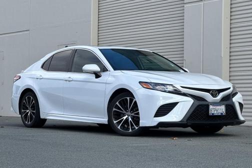 2020 Toyota Camry SE