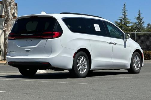 2022 Chrysler Pacifica Touring-L