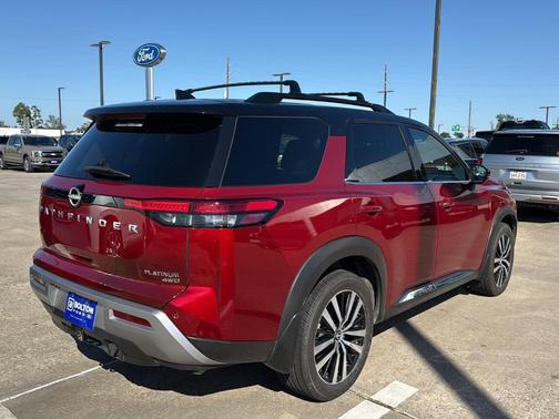 2023 Nissan Pathfinder Platinum