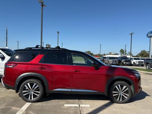 2023 Nissan Pathfinder Platinum