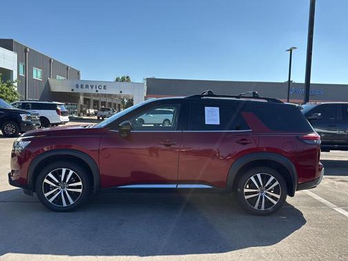 2023 Nissan Pathfinder Platinum