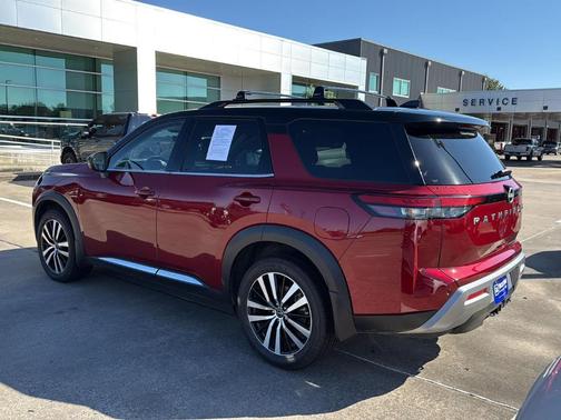 2023 Nissan Pathfinder Platinum