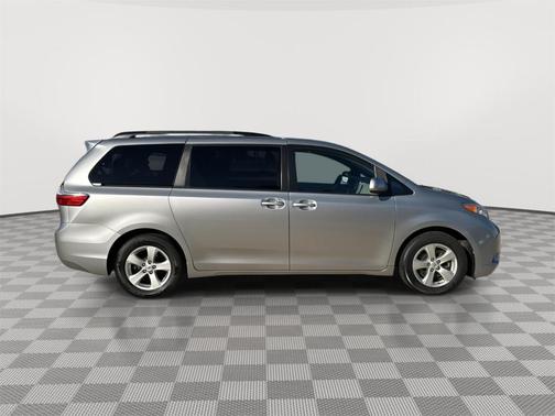 2017 Toyota Sienna LE