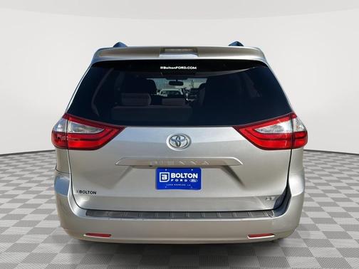 2017 Toyota Sienna LE