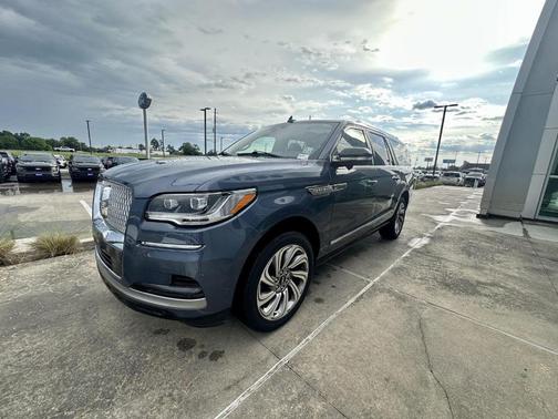 2023 Lincoln Navigator L Reserve