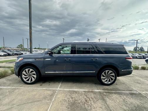 2023 Lincoln Navigator L Reserve