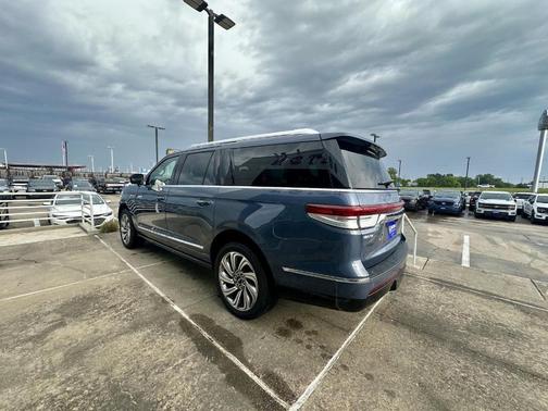 2023 Lincoln Navigator L Reserve