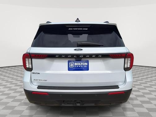 Space White Metallic 2025 Ford Explorer Active