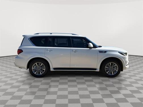 2021 INFINITI QX80 Luxe