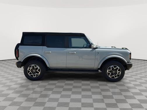 Cactus Green / Gray 2023 Ford Bronco Outer Banks