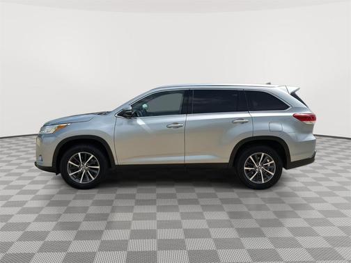 Silver 2019 Toyota Highlander XLE