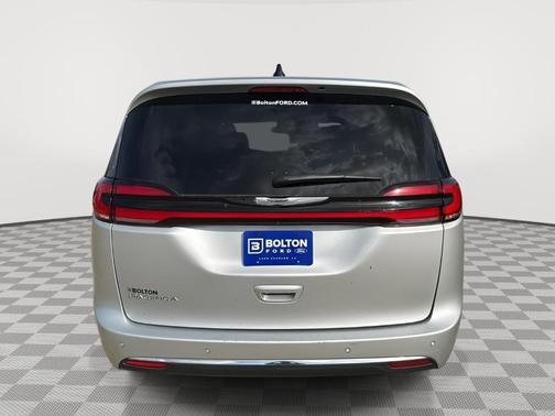 2023 Chrysler Pacifica Touring