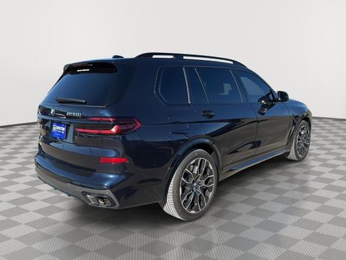 2025 BMW X7 M60i