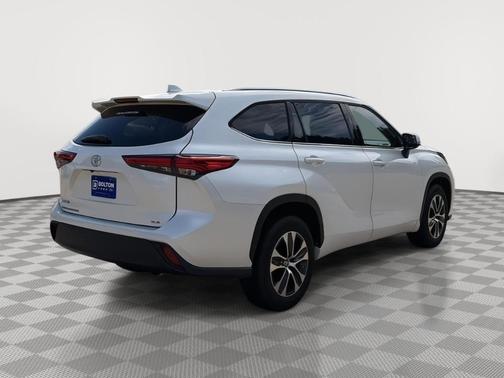 Blizzard Pearl 2021 Toyota Highlander XLE
