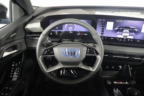 Mythos Black Metallic 2027 Audi Q6 e-tron Premium Plus