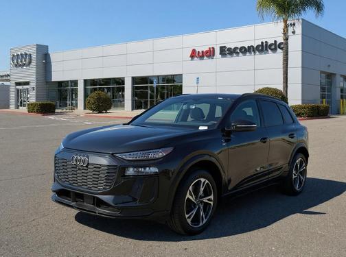 Mythos Black Metallic 2027 Audi Q6 e-tron Premium Plus
