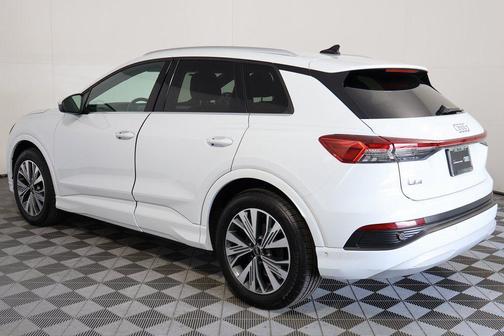 Glacier White Metallic 2023 Audi Q4 e-tron Premium Plus 40 RWD