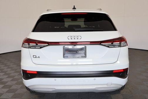 Glacier White Metallic 2023 Audi Q4 e-tron Premium Plus 40 RWD
