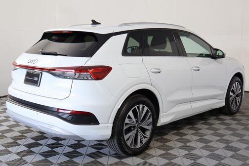 Glacier White Metallic 2023 Audi Q4 e-tron Premium Plus 40 RWD