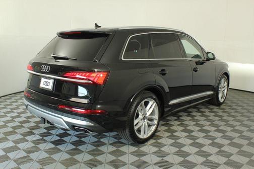 2025 Audi Q7 55 Premium Plus