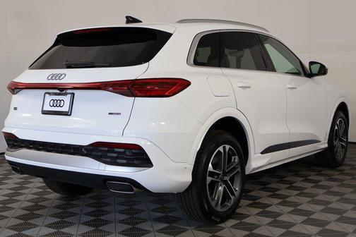 Arkona White 2026 Audi Q5 Premium TFSI quattro S tronic