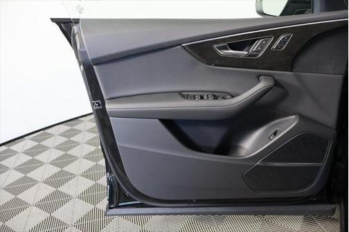 Mythos Black Metallic 2026 Audi Q8 55 Premium Plus