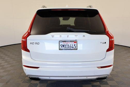 2018 Volvo XC90 T6 Momentum