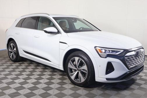 Glacier White Metallic 2024 Audi Q8 e-tron Premium Plus