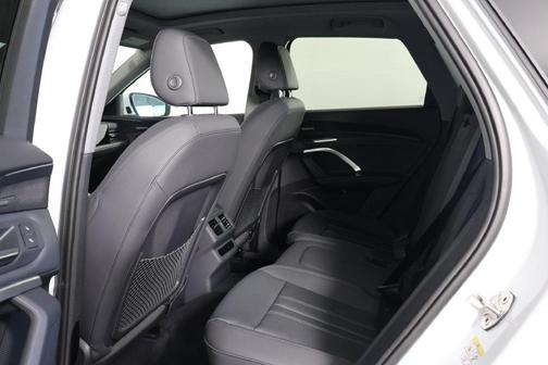 Glacier White Metallic 2026 Audi Q5 Premium Plus TFSI quattro S tronic