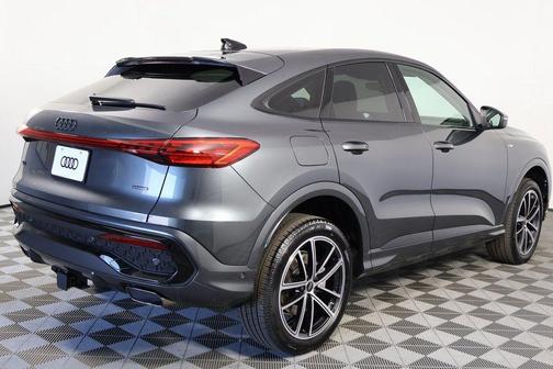 Daytona Gray Pearl Effect 2026 Audi Q5 Sportback Premium Plus TFSI quattro S tronic